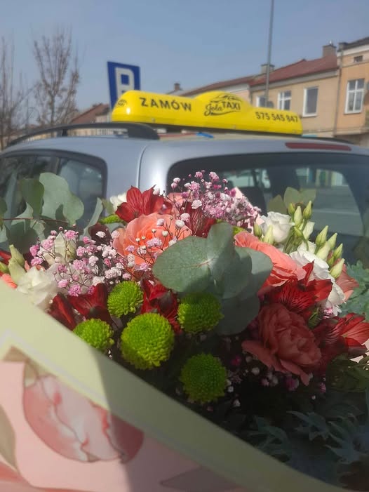 Nie tylko przejazdy — Jola Taxi dowozi kwiaty, zakupy i drobne rzeczy w Lubaczowie